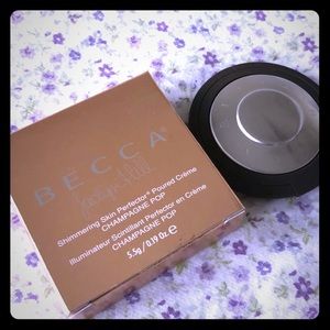 LE Jaclyn Hill champagne pop highlighter NWT